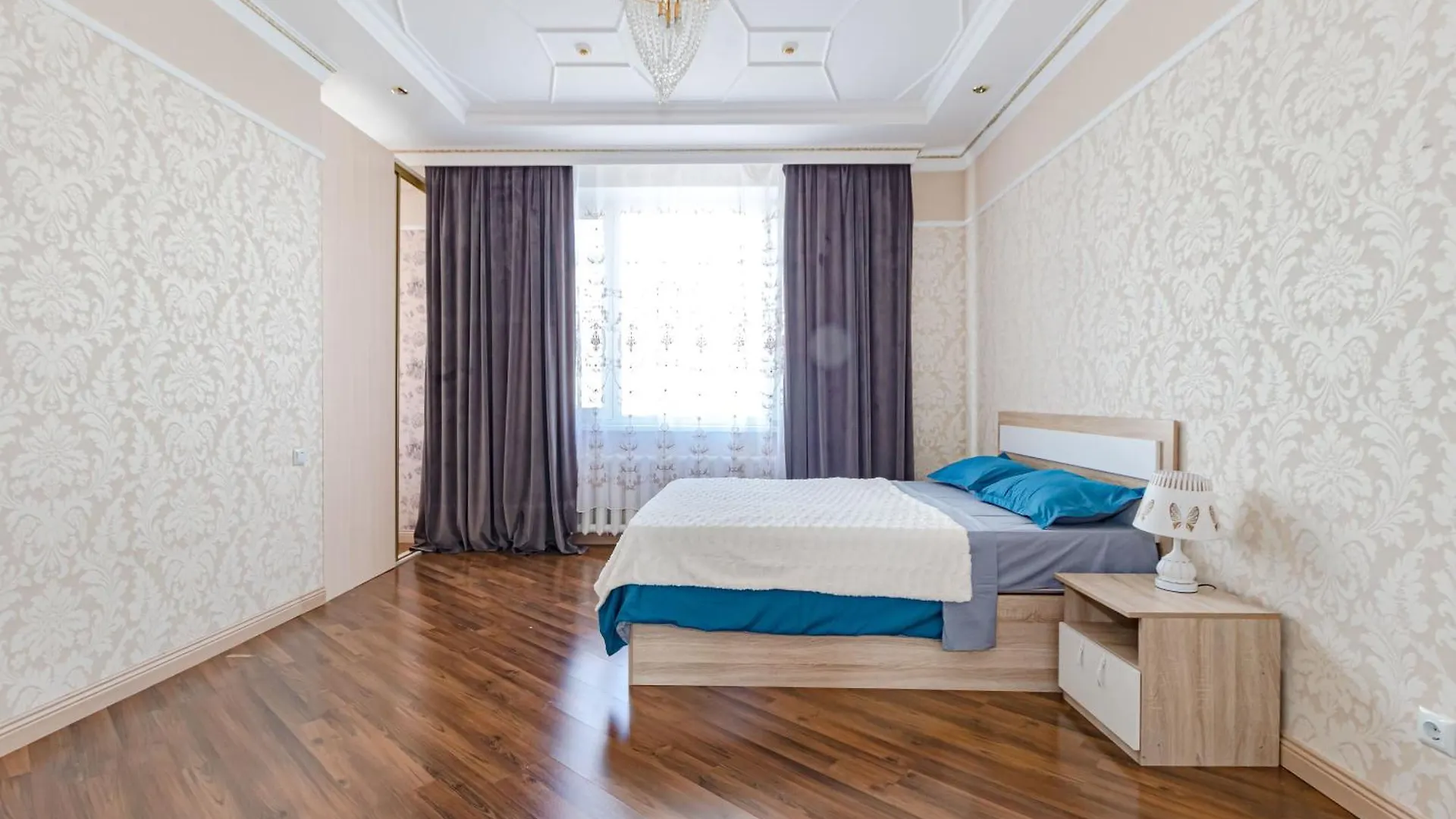 Просторная 4Х Комнатная Квартира Рядом С Байтереком Nur-Sultan  Apartment